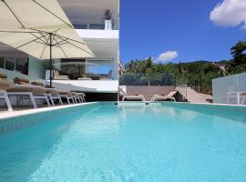 New apartment with swimming pool near the beach, luxury hotel in Ičići