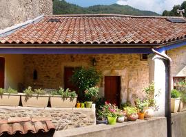 Gîte Le Galta - Maison entiére tout équipée, 2 chambres, SdB avec bain à remous, terrasse privative, alojamento para férias em Saint-Fortunat-sur-Eyrieux