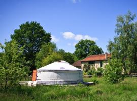 Yourtes de Vassivière, luxe tent in Peyrat-le-Château