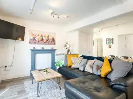 2 Ensuites, Garden, Smart Tv's in all Rooms!