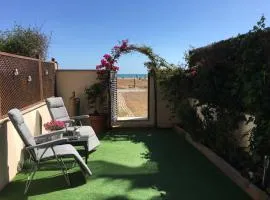 Beach flat with garden