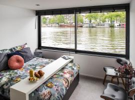 Houseboat Amsterdam - Room with a view, hotel in zona Stazione metro Wibautstraat, Amsterdam