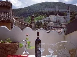 Sotto i tetti del borgo