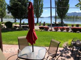 Lakefront Townhouse Family Complex, Popular Wine Country and the Best Golfing, hotel en Osoyoos