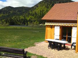 Chalet pour amoureux de la nature avec vue sur le lac de Retournemer, hotel in Xonrupt-Longemer