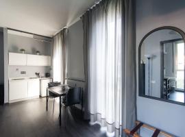 Via Mentana 32 - The House Of Travelers, hotel a Como