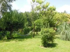 Maison dans un ecrin de verdure au pied de la ville