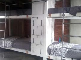 Shelter Hostel Malang: Malang şehrinde bir otel