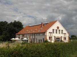 Landhaus Ribbeck, hotel con estacionamiento en Ribbeck