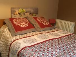 AUX PORTES D'AUBRAC studio 2 personnes、SalguesのB&B