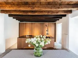 Shades of Como with Private Terrace by Rent All Como