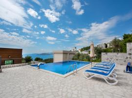 Adria Lux Apartments Sveti Stefan、ブドヴァのジャグジー付きホテル