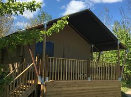 Riverwood Farm Glamping Safari Tent, tente de luxe à Talaton