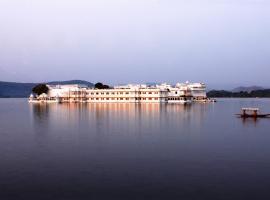 Taj Lake Palace Udaipur – hotel w mieście Udaipur