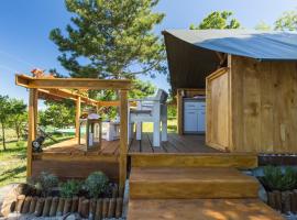 Kamp Romantik - glamping, Hotel in Labin