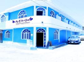 Hospedaje La Ola Azul, מלון בפוארטו צ'יקמה