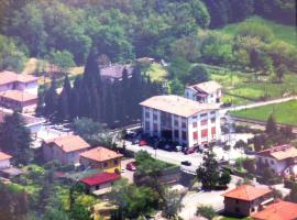 Albergo Cristallo, hotel v destinaci Cittiglio
