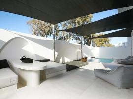 Le Blanc Resort - Two Luxury Villas, hotel en Mesaria