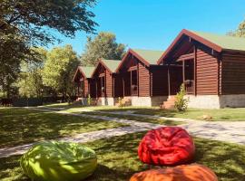 Wooden Village Resort, alojamiento en la playa en Ponari