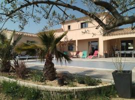 Les Figues, hotel with parking in Caromb