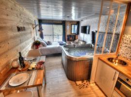 Le Skidoux, hotel near Fontfroide Ski Lift, Huez