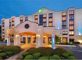 Holiday Inn Express Hotel & Suites Shelton-Trumbull, hotel v destinaci Shelton