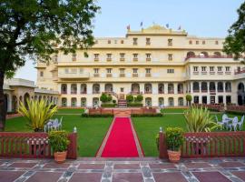 Viesnīca The Raj Palace (Small Luxury Hotels of the World) Džajpurā, netālu no apskates objekta Gaitor