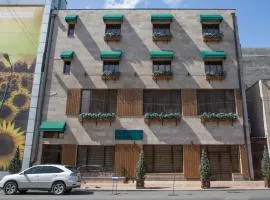 Armenian Inn、エレバンにあるズヴァルトノッツ国際空港 - EVNの周辺ホテル