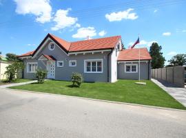 Apartmány MALIK, hotel with pools in Dolní Dunajovice