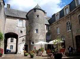 Logis Grand Hôtel du Louvre, hotel v destinaci Valognes