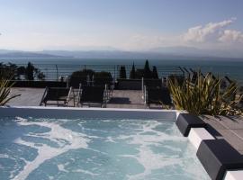 데센차노 델 가르다에 위치한 호텔 Hotel Berta