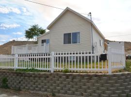 Baby Blue Sky - Price 2bd - Newly remodeled - nearby trails、プライスの駐車場付きホテル