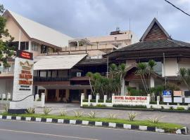 Hotel Baron Indah: Solo, Adisumarmo Havaalanı - SOC yakınında bir otel