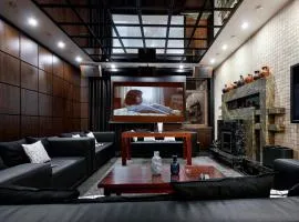 Luxury 4BR sea view apartment with a home theatre and a huge Jacuzzi