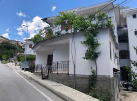 Room Click inn, departamento en Gjirokastra