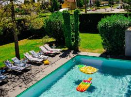 Le Safari Hotel Restaurant, hotel v destinaci Carpentras