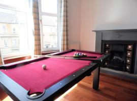 4 Bed Apartment, Paisley - Near GLA Airport，位于佩斯利的公寓