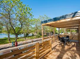 Eurocamp Mobile Homes at Campsite Puntica，位于冯塔纳的豪华帐篷营地