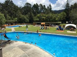 Sapphire Springs Holiday Park and Thermal Pools, resort em Katikati