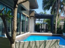 Banamphur Pool Villa, cabana o cottage a Na Jomtien