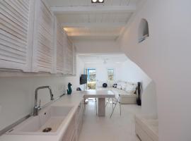 Luxury White Maisonette, Hotel in Kalafatis