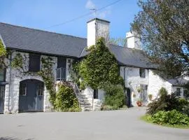 Dolgun Uchaf Historic B&B and Cottages in Snowdonia