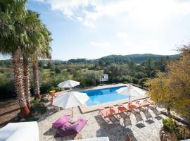 Can Tierra Roja, hotel i Santa Gertrudis de Fruitera