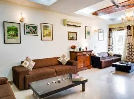 Hostie - 4BHK Apartment with lift near Greater Kailash, South Delhi
