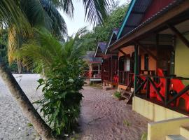 Rainbow Tioman Cottage, strandhotell i Kampong Juara