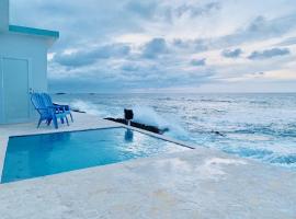 Discovery Inn & Suites at 681 Ocean Drive, hotel v destinaci Arecibo