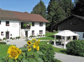 Ferienwohnung Hopfinger, cheap hotel in Hohenau