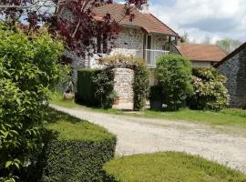 Gîte du mont de transet, hotel amb aparcament a Thauron