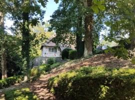 Appart dans grande demeure au calme, hôtel avec parking à Auzebosc