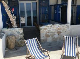 LE CABANON BLEU SUR LA PLAGE, hotel near Château Pastré, Marseille